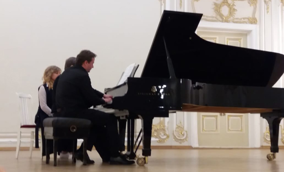 Pianists Endijs Renemanis – strādā Ventspilī, mēģina Parīzē, uzstājas Pēterburgā